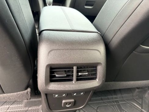 Used 2023 Chevrolet Equinox Premier FWD image 16
