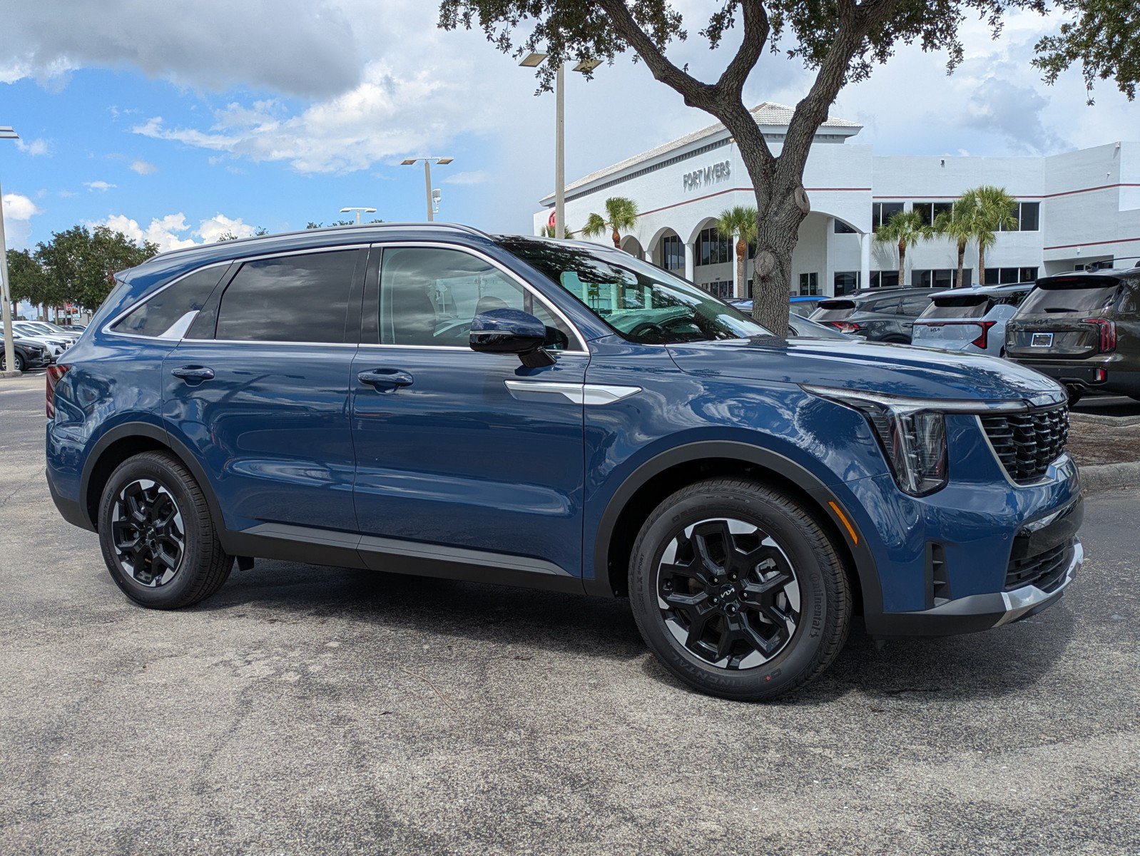 Certified 2026 Kia Sorento S w/ S Panoramic Sunroof Package FWD image 2