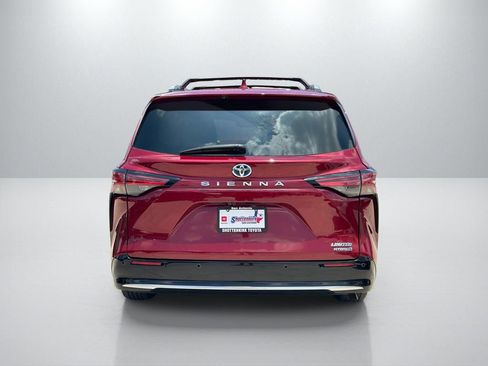 Certified 2023 Toyota Sienna Limited FWD image 6