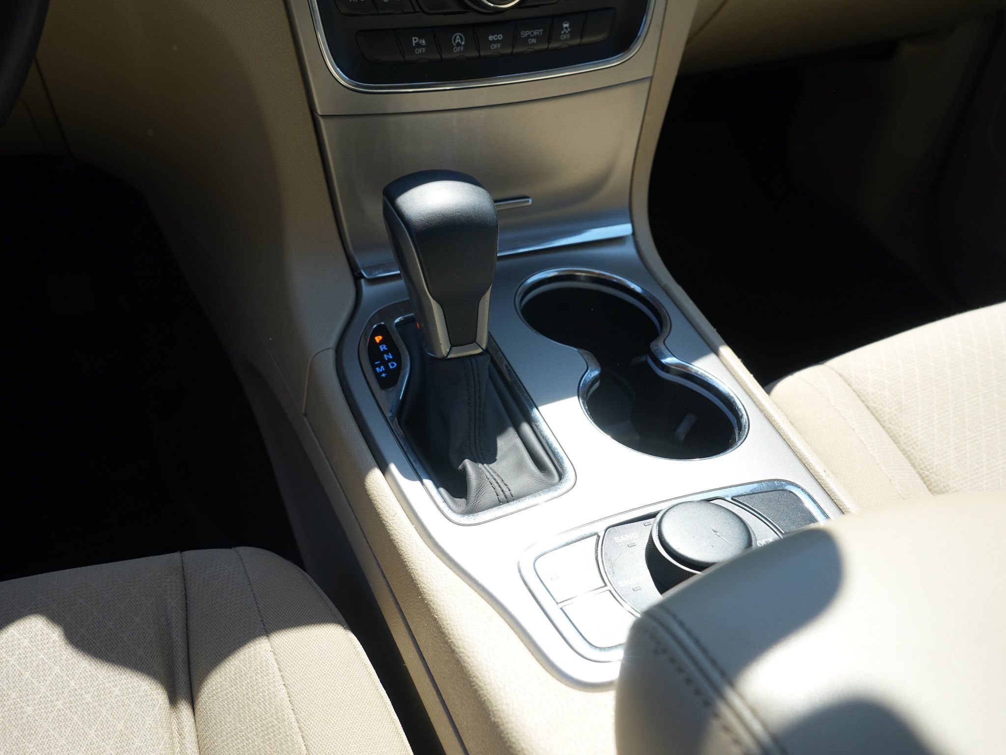 Used 2019 Jeep Grand Cherokee Laredo AWD/4WD image 25