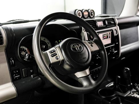 Used 2013 Toyota FJ Cruiser 4WD w/ Convenience Pkg image 21