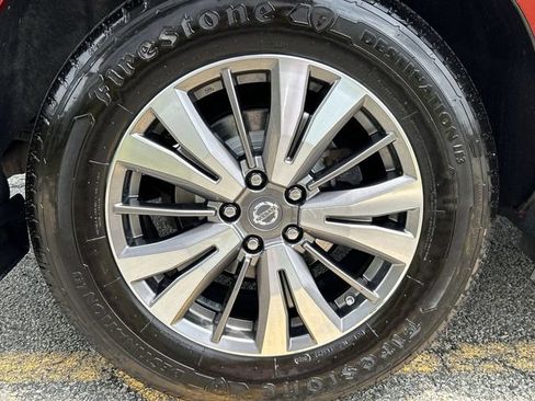 Used 2019 Nissan Pathfinder SV AWD/4WD image 12