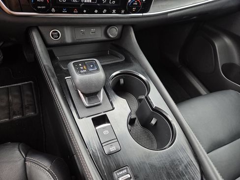 Used 2021 Nissan Rogue SL w/ Premium Package FWD image 12