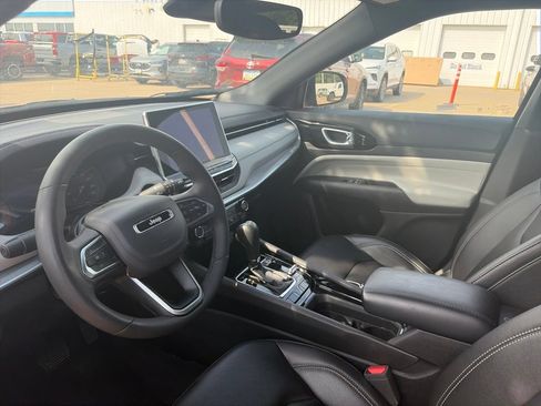 Used 2025 Jeep Compass Limited AWD/4WD image 17