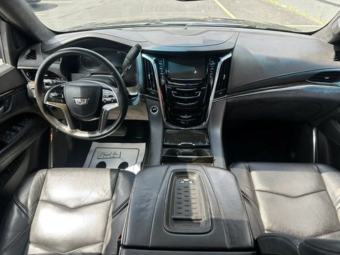 Used 2017 Cadillac Escalade Platinum AWD/4WD image 21