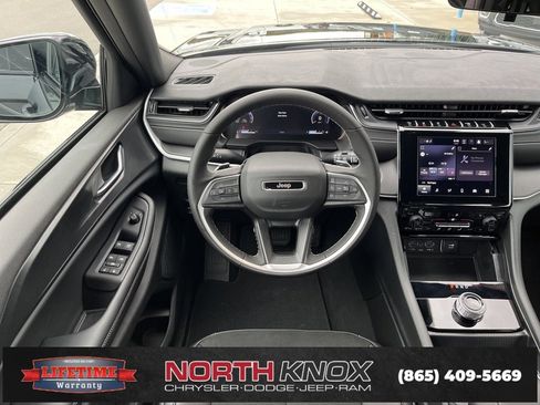 New 2025 Jeep Grand Cherokee L Altitude image 14