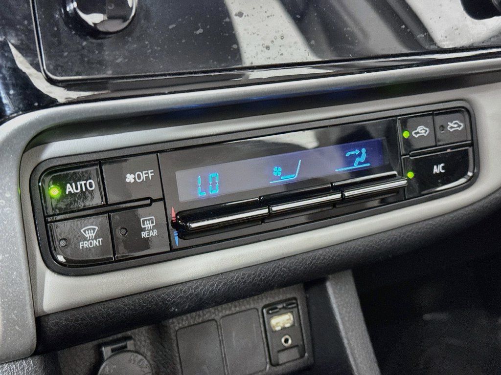 Used 2018 Toyota Corolla LE FWD image 18