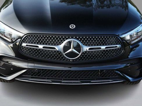 Used 2026 Mercedes-Benz GLC 300 4MATIC image 9