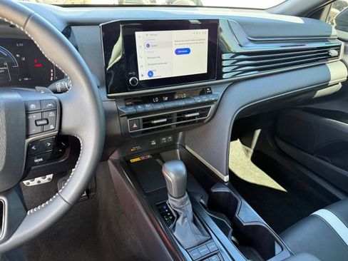 Used 2025 Toyota Camry SE image 17