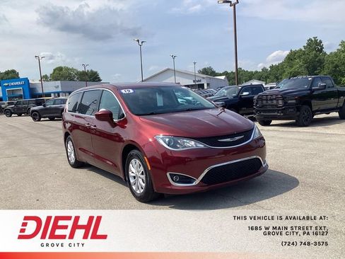 Used 2019 Chrysler Pacifica Touring Plus w/ Cold Weather Group FWD image 1