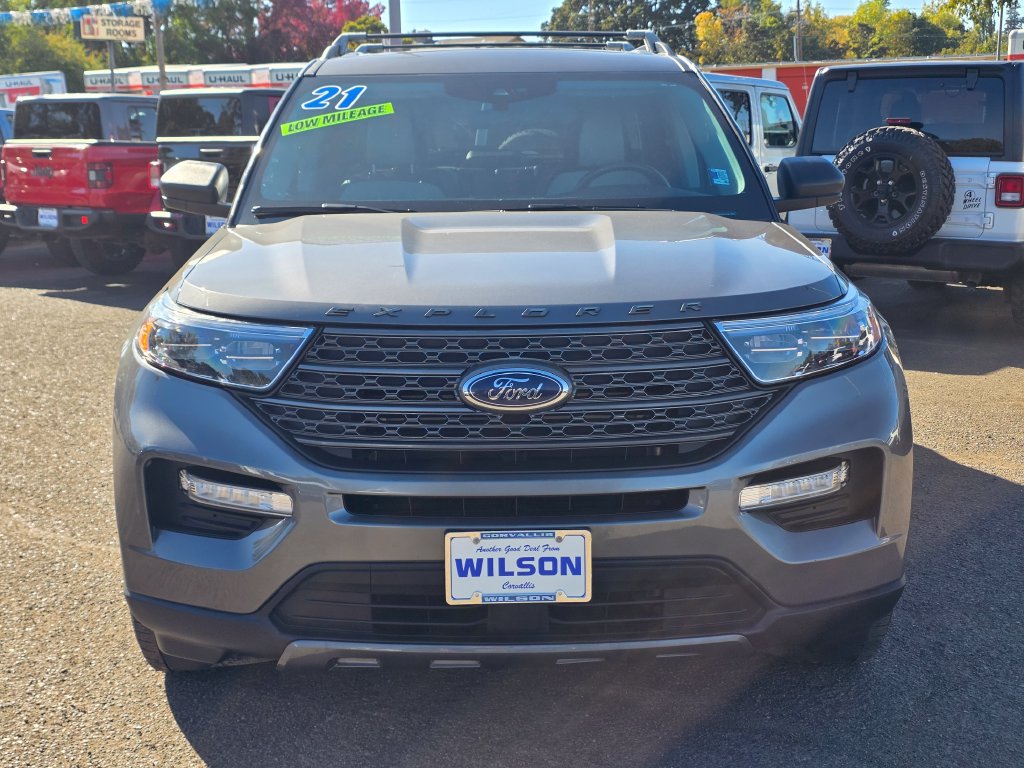 Used 2021 Ford Explorer XLT w/ Equipment Group 202A AWD/4WD image 8