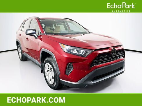 Used 2020 Toyota RAV4 LE image 1