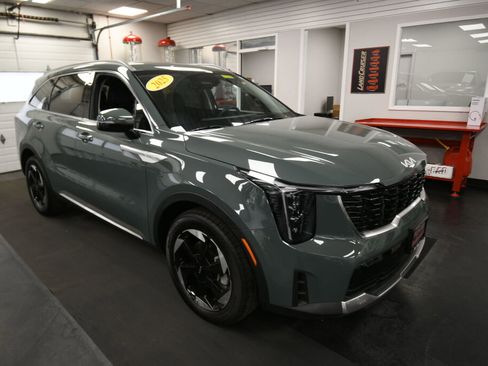 Used 2025 Kia Sorento EX AWD/4WD image 2