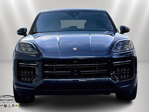 Used 2024 Porsche Cayenne Turbo image 3