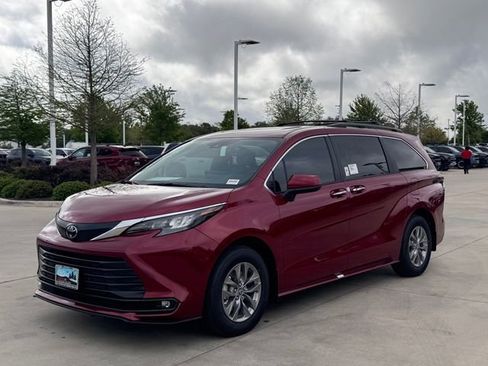 New 2026 Toyota Sienna XLE FWD image 8