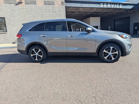 Used 2016 Kia Sorento EX w/ EX Premium Package image 2