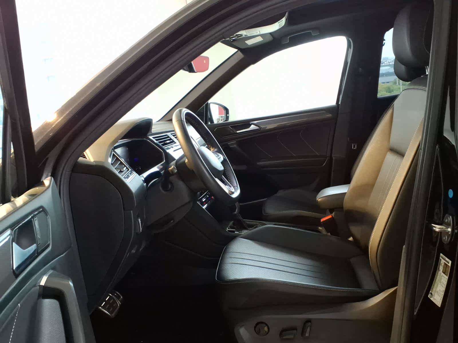 Used 2023 Volkswagen Tiguan SE R-Line AWD/4WD image 13