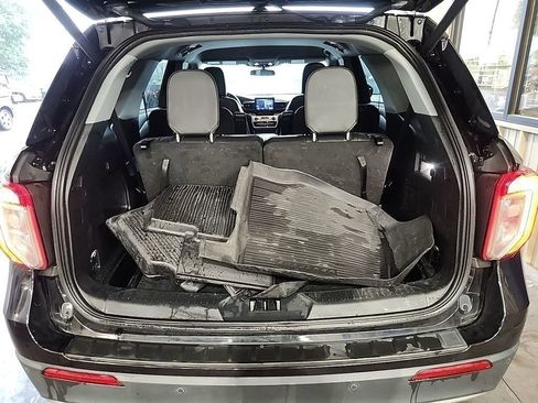Used 2023 Ford Explorer XLT w/ Equipment Group 202A RWD image 5