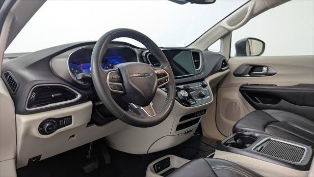 Used 2023 Chrysler Pacifica Touring-L FWD image 23