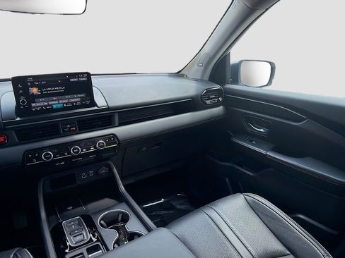 Used 2025 Honda Pilot Elite image 22