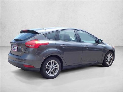 Used 2017 Ford Focus SE w/ Cold Weather Package FWD image 14
