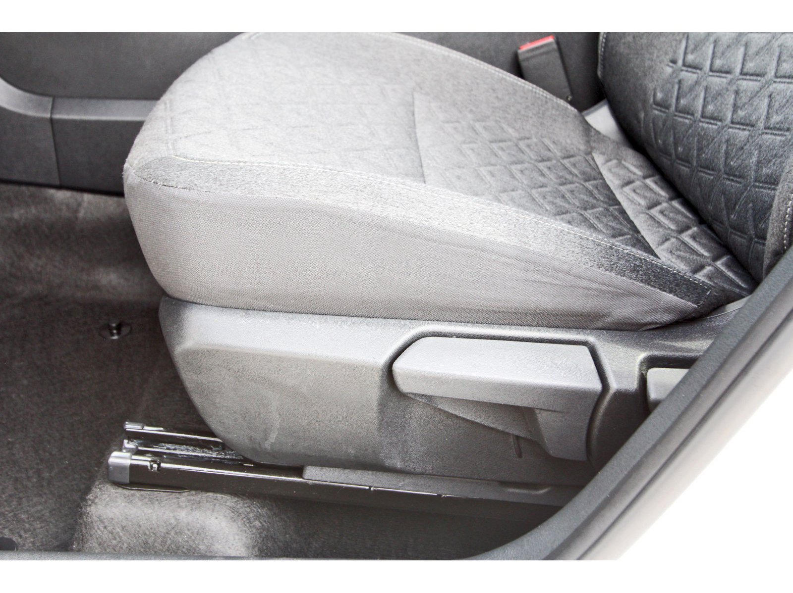 Certified 2025 Nissan Kicks SV FWD image 29