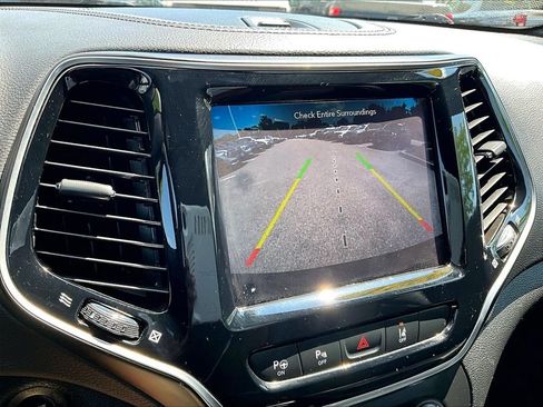 Used 2021 Jeep Cherokee High Altitude AWD/4WD image 19