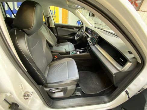 Used 2026 Volkswagen Tiguan SE AWD/4WD image 25