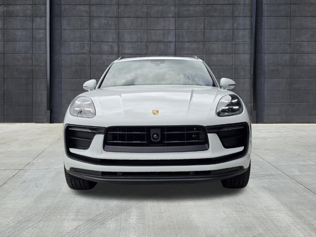 Certified 2026 Porsche Macan AWD/4WD image 10