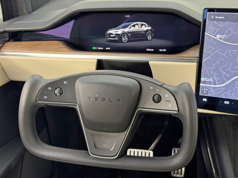 Used 2023 Tesla Model X image 18