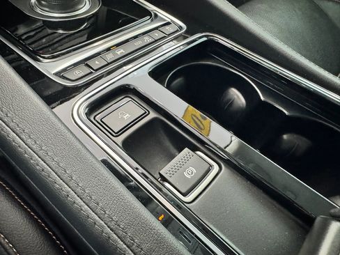 Used 2020 Jaguar F-PACE Prestige image 36