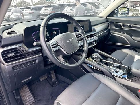 Used 2025 Kia Telluride S image 10