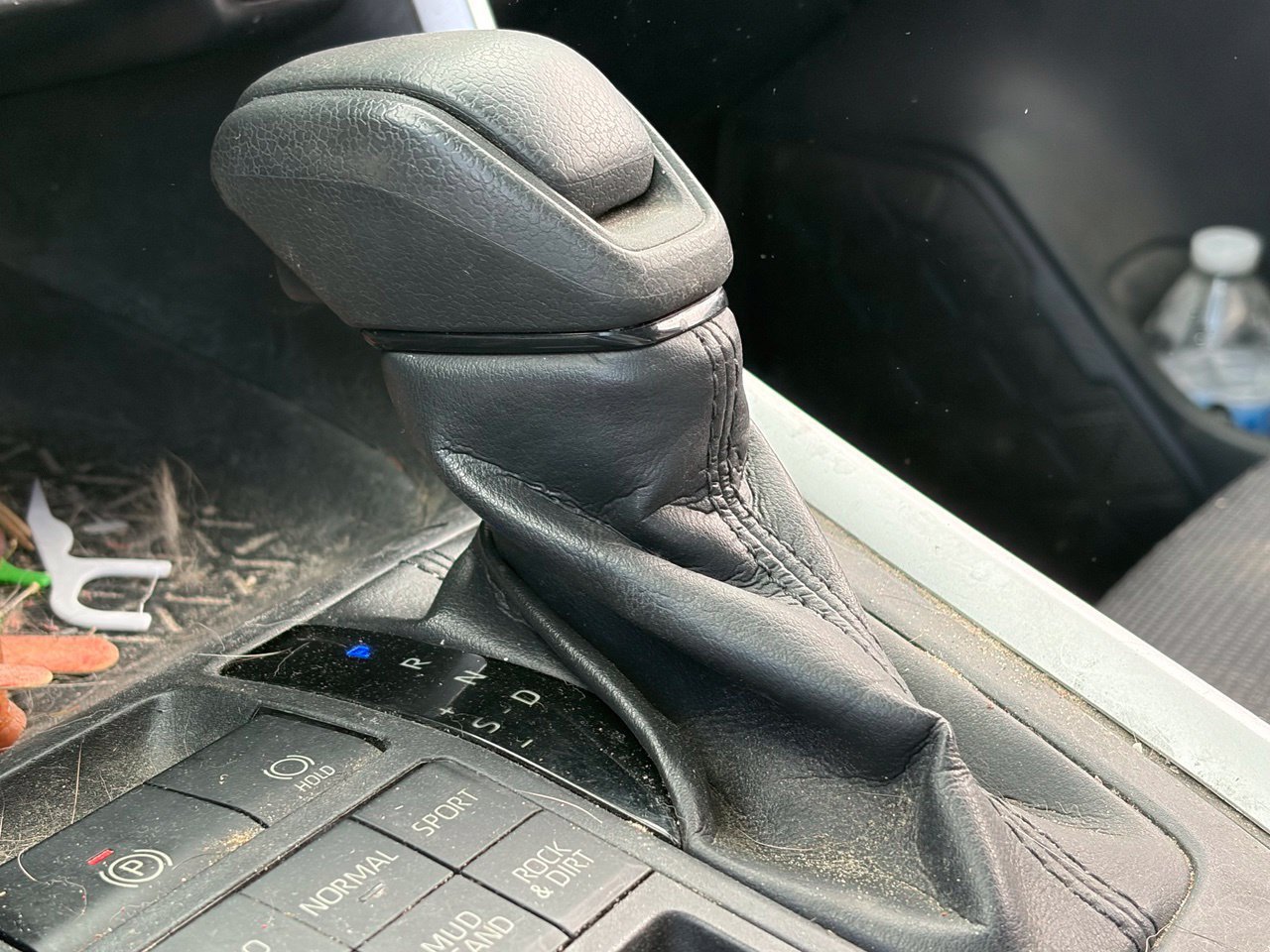 Used 2019 Toyota RAV4 LE w/ Carpet Mat Package AWD/4WD image 9