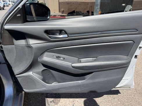 Used 2024 Nissan Altima 2.5 SV image 15