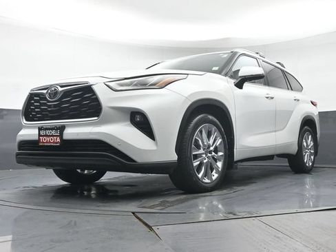 Used 2022 Toyota Highlander Limited AWD/4WD image 35