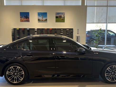 New 2026 BMW 530i xDrive w/ M Sport Package AWD/4WD image 11