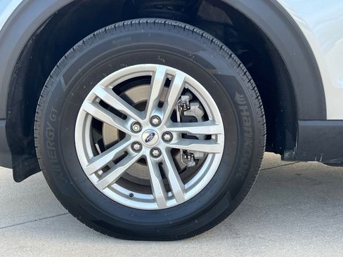 Used 2023 Ford Explorer XLT w/ Equipment Group 202A image 8