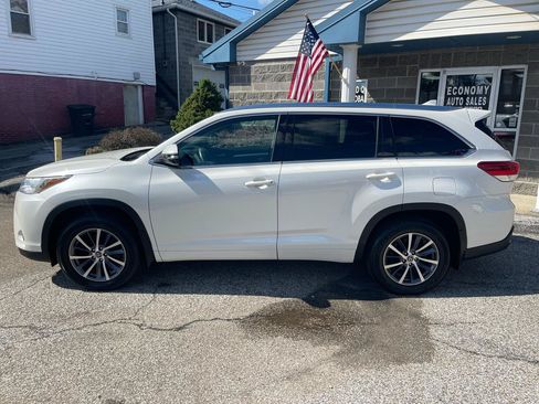 Used 2017 Toyota Highlander XLE AWD/4WD image 8