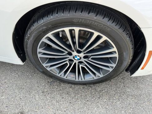 Used 2017 BMW 530i w/ Premium Package image 18