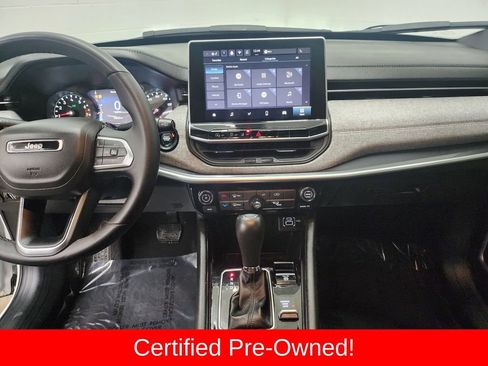 Used 2024 Jeep Compass Latitude image 17