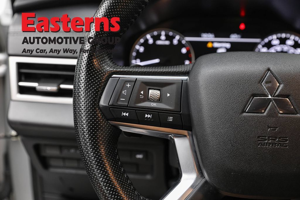 Used 2024 Mitsubishi Outlander SE FWD image 15