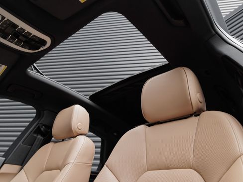 Certified 2026 Porsche Macan AWD/4WD image 14