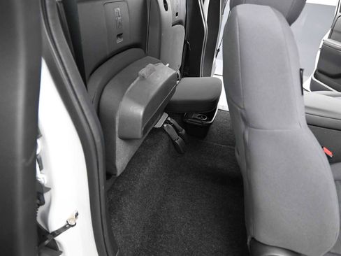 Used 2022 Nissan Frontier S image 26