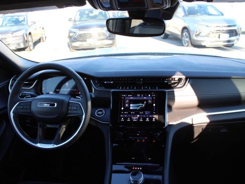 Used 2024 Jeep Grand Cherokee L Laredo image 24