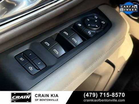 Used 2021 GMC Yukon XL SLT w/ SLT Premium Package image 11