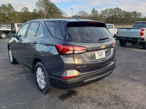 Used 2022 Chevrolet Equinox LT w/ Driver Convenience Package image 4