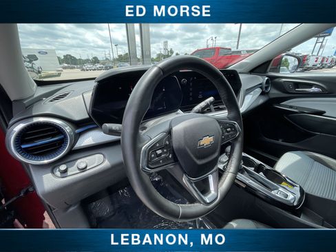 Certified 2025 Chevrolet Trax LT w/ LT Convenience Package FWD image 10