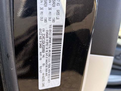 Used 2018 Chrysler Pacifica Limited w/ Tire & Wheel Group image 9