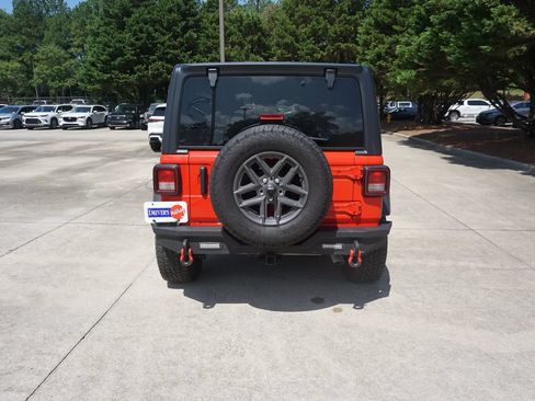 Used 2025 Jeep Wrangler Unlimited Sport AWD/4WD image 19