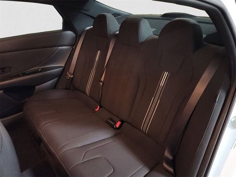 Used 2025 Hyundai Elantra SEL image 13